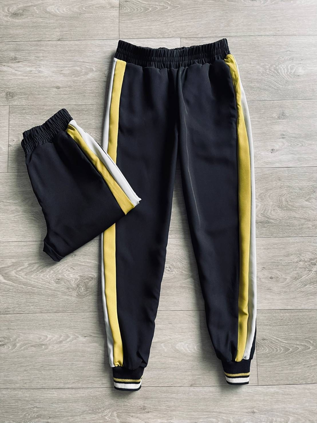 Zara กางเกงวอร์ม ZARA แต่งขาจั๊ม ดำ