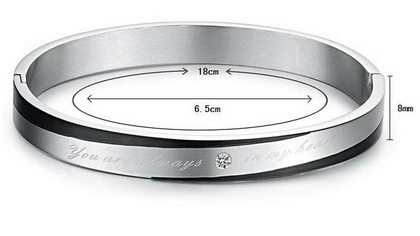 สร้อยข้อมือ กำไลข้อมือ ผู้ชาย ผู้หญิง ดีไซน์ เป็น คู่ กำไลข้อมือ Stainless Steel สีเงิน ฝังเพชร 1 เม็ด แกะลาย ของขวัญให้แฟน ใส่เป็นคู่ 938427