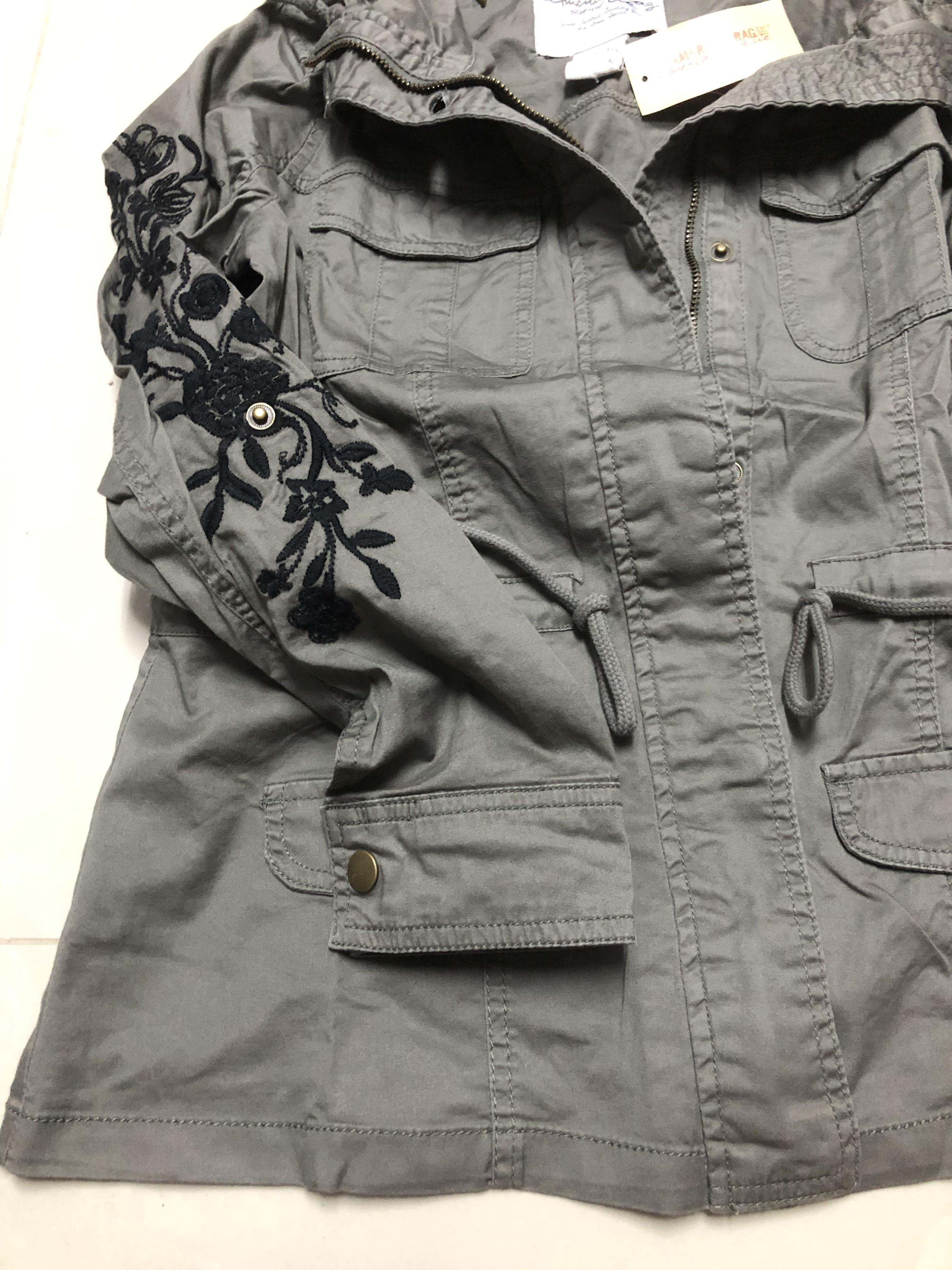 American rag cie เสื้อนอกเขียวทหาร เสื้อแจ็คเก็ต แนวทหาร แพทเทิน สวย เท่ห์ มาก แบรนด์ American rag cieสำเนา สำเนา เขียวเทา