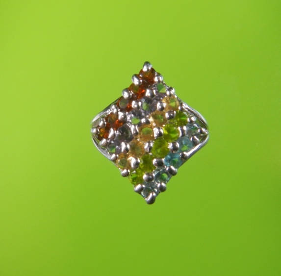 แหวนพลอย ทรงข้าวหลามตัด