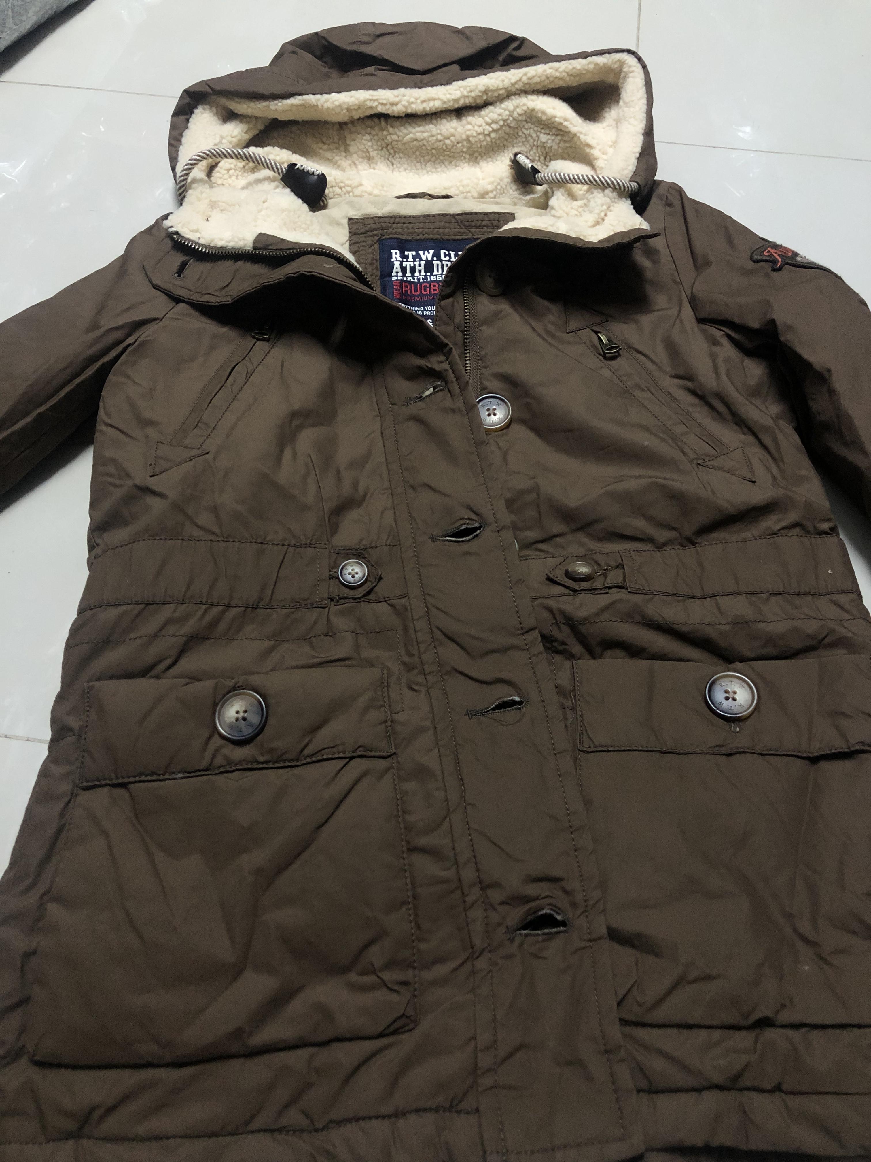 Rtw club เสื้อกันหนาว parka ปาร์ก้า โค้ทกันหนาว เสื้อฮูทเฟอร์ สีน้ำตาล แบรนด์ R.T.W. club ATH Dept แต่งขนเฟอร์ ซับขนอุ่นด้านใน น้ำตาล