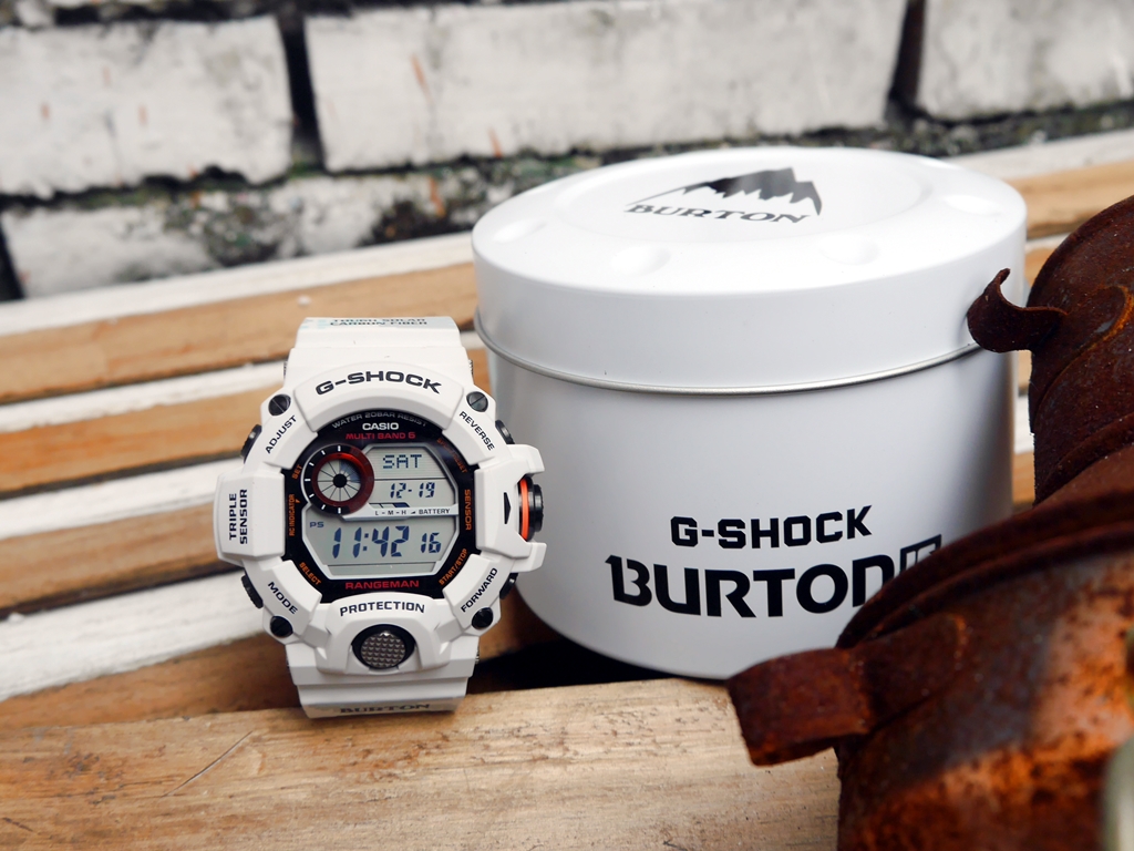 CASIO G-SHOCK นาฬิกาข้อมือ นาฬิกากันน้ำ นาฬิกาของแท้ ประกันศูนย์ CMG 1 ปี รุ่น GW-9400BTJ-8 นาฬิกาสีขาว