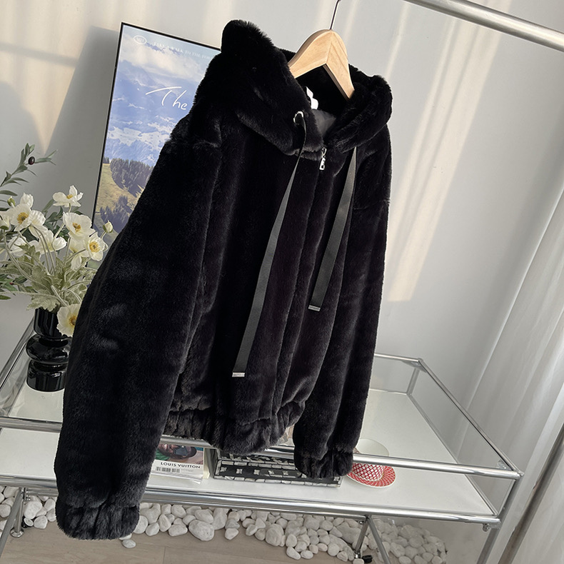 Page one เสื้อเฟอร์กันหนาว หมวกฮู้ด เสื้อขน Fluffy coat แบรนด์ page One ดำ