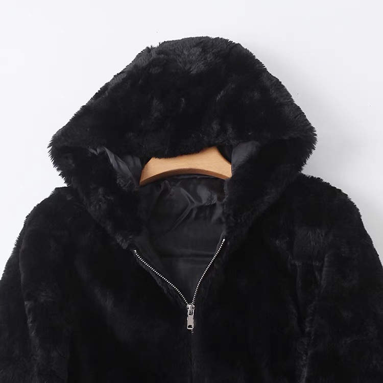 Page เสื้อเฟอร์กันหนาว หมวกฮู้ด เสื้อขน Fluffy coat แบรนด์ page One สำเนา ดำ