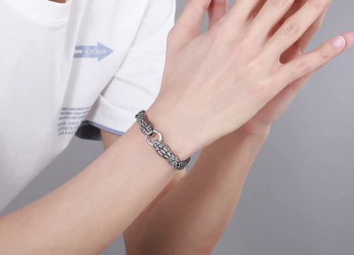 สร้อยข้อมือ สแตนเลสแท้ ลายงู แบบสวย ดีไซน์เท่ สร้อยข้อมือ สำหรับ คนเกิดปีงู ของขวัญให้แฟน สุดพิเศษ 784729