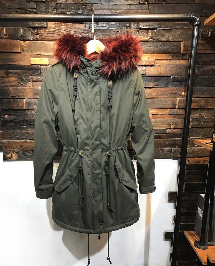 BERSHKA เสื้อโค้ท โค้ทฮูท กันหนาว เสื้อparka ฮูท กันหนาวสีเขียว แบรนด์เนมBERSHKA แต่งเฟอร์ สีน้ำเงิน ซับขนอุ่นน้ำเงิน งานสวย มากคะ Size S/M/L/2L/3L สำเนา สำเนา เขียวเฟอร์น้ำเงิน