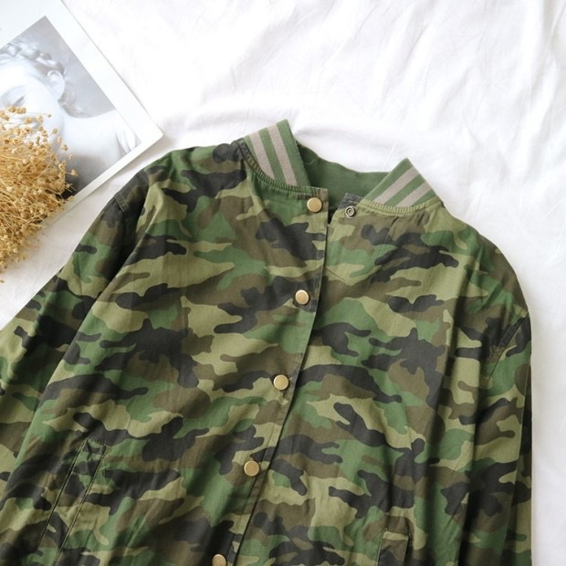 เสื้อเขียวทหาร เสื้อนอก เสื้อคลุมลายพราง แนวทหาร แพทเทินสวย เท่ห์มาก คะ สำเนา ลายพราง