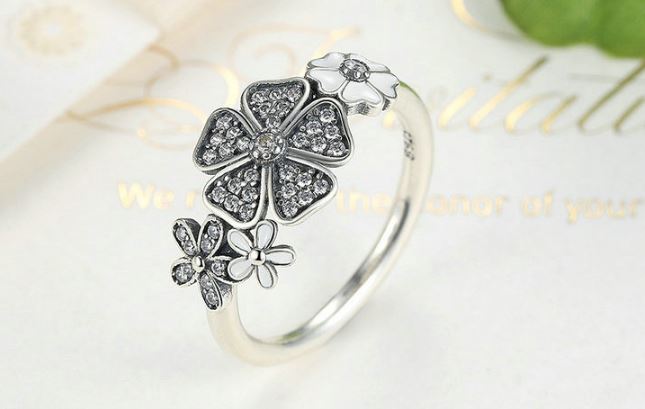 แหวนเงินแท้ 925 Sterling แหวนผู้หญิง ดีไซน์ ดอกไม้ สีขาว รักบริสุทธิ์ ผสมผสาน กับ ดอกไม้ ฝังเพชร CZ AAA สุดหรู ของขวัญให้แฟน น่ารัก 948081