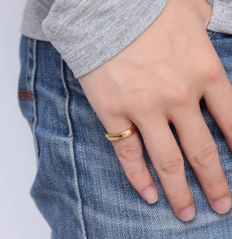 แหวนทอง แหวนผู้ชาย แหวนเกลี้ยง ขลิบลาย ด้านข้าง แหวนทอง ใส่สวย ๆ ของขวัญให้แฟน วันเกิด 998345