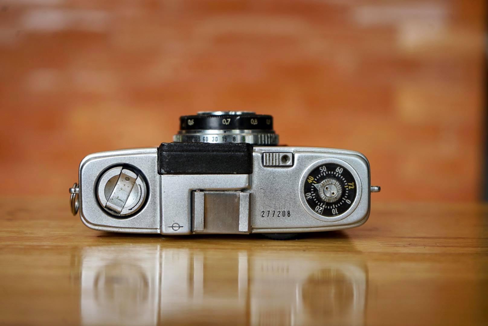 OLYMPUS-PEN S OLMPUS D. ZUIKO 30MM. F2.8