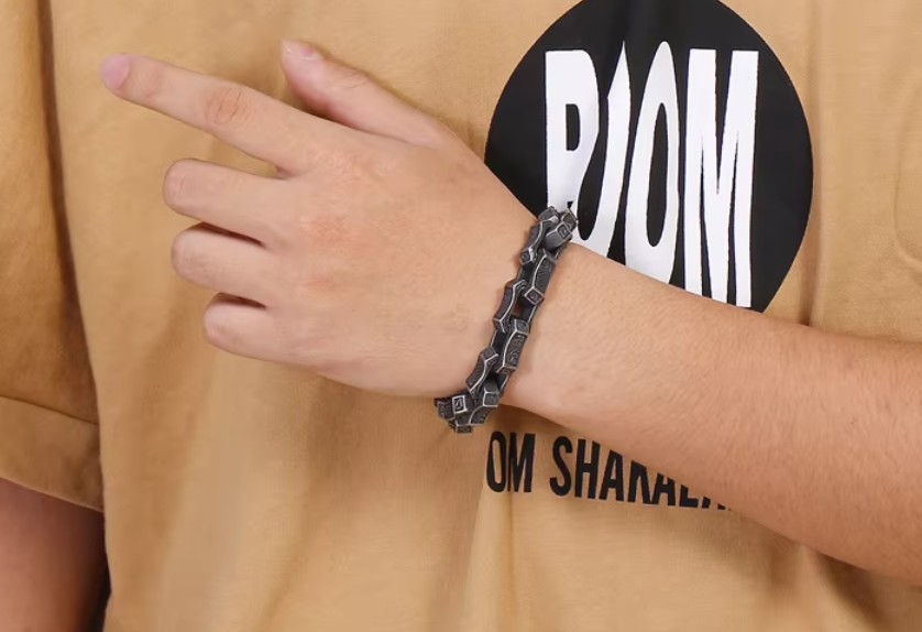 สร้อยข้อมือ แฟชั่น ผู้ชาย สแตนเลสแท้ แกะลาย สไตล์ วินเทจ แบบสวย ใส่เท่ มีสไตล์ 617186