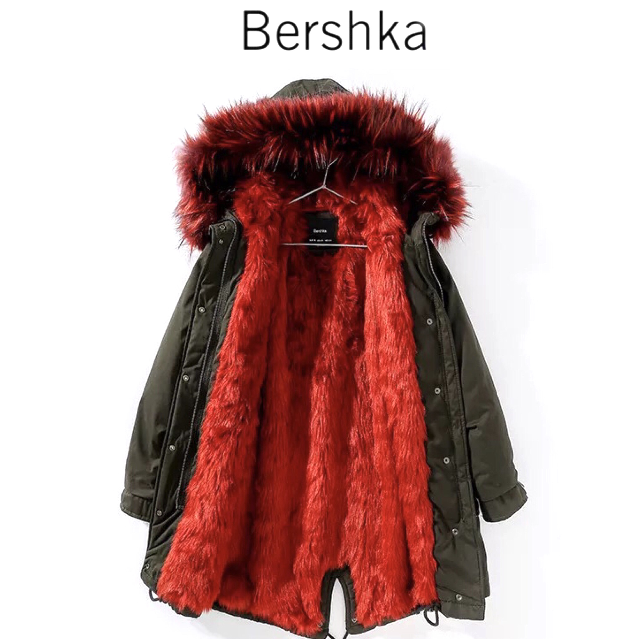 BERSHKA เสื้อโค้ท โค้ทฮูท กันหนาว เสื้อparka ฮูท กันหนาวสีเขียว แบรนด์เนมBERSHKA แต่งเฟอร์ สีแดง ซับขนอุ่นสีแดง งานสวย มากคะ Size XS/S/M/L/2L/3L เขียว เฟอร์แดง