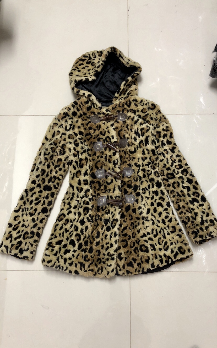 Etam เสื้อกันหนาว ฮูท เสื้อกันหนาวแต่งขน ลายเสือ แบรนด์เนมETAM แท้ งานสวย เนื้อขนนุ่ม หรู มากคะ size S/M ลายเสือ
