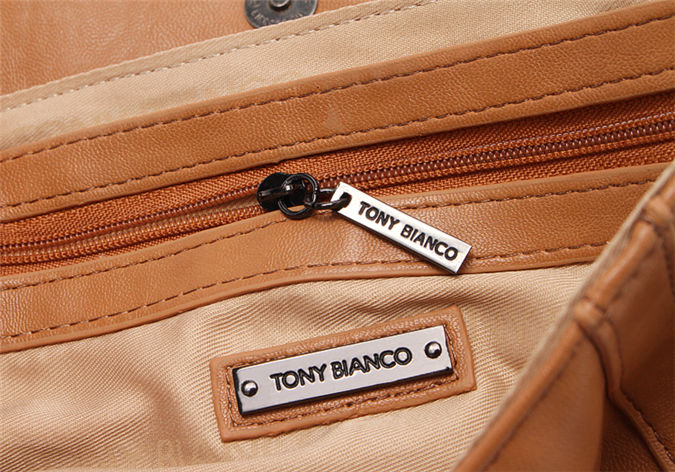 กระเป๋า Clutch มือ TONI BIANCO แบรนด์สุดหรูออสเตรเลีย สีน้ำตาลอ่อน หนังหรูสุดนุ่ม สายโซ่ ถอดใส่ได้คะ