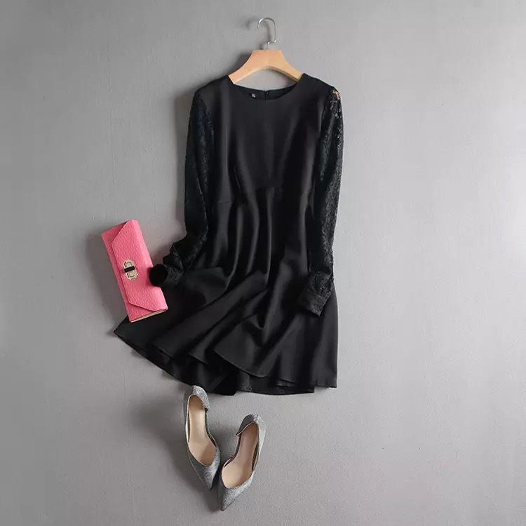 เดรสสั้น ชุดเดรสสีดำ ทรงเอ แขนยาว แต่งแขนลูกไม้ แบรนด์เนม Size S/M/L