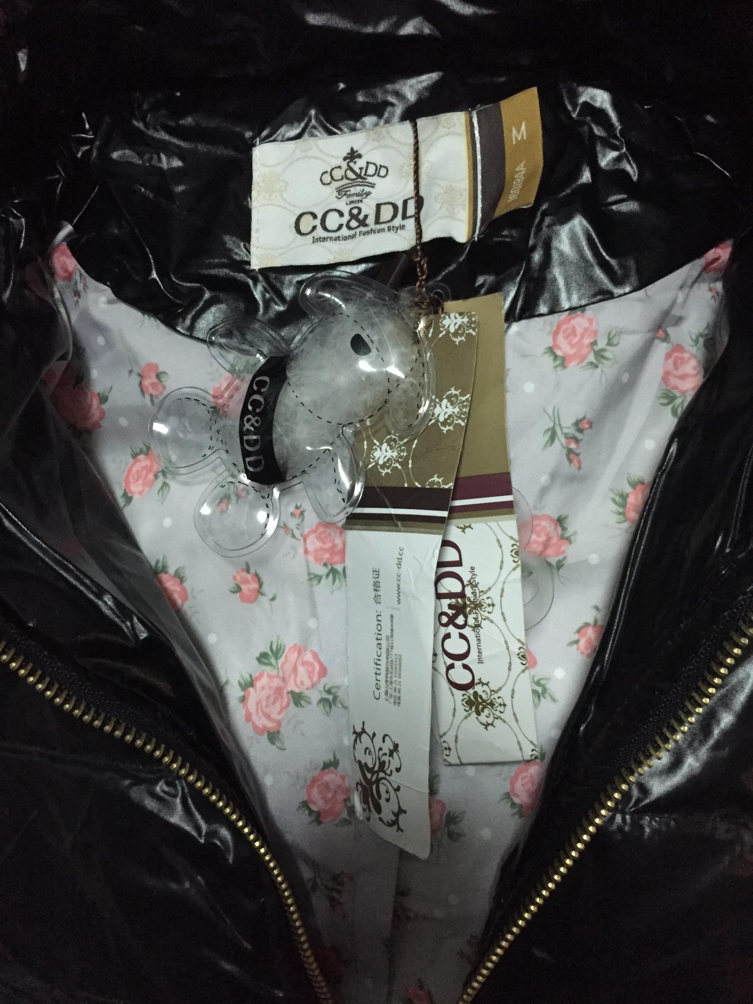 CC&DD เสื้อกันหนาว ขนเป็ด เสื้อ ขนเป็ดแท้ สีดำ แต่งหมวกฮูท แต่งขนเฟอร์ (ฮูท&เฟอร์ถอดได้ทุกจุด) แบรนด์เนม CC&DD (แท้ 100% งานสวย แพทเทินหรู อุ่นมากคะ(เฟอร์แท้ ) (DOWN80% &Feather20%) ดำ