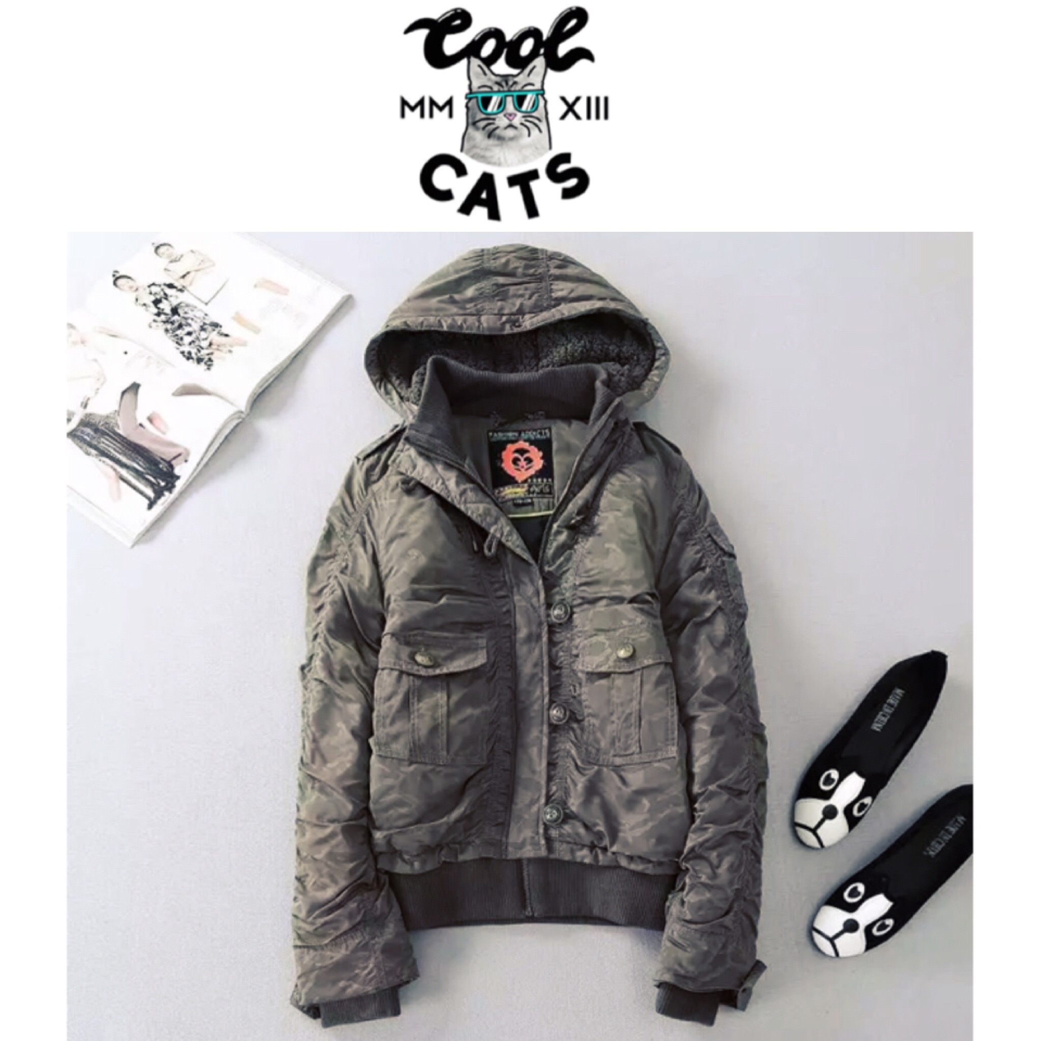 เสื้อกันหนาว เสื้อหนาวฮูท สีเขียวน้ำตาล ลายพรางคาโม บุนวมอุ่น แบรนด์เนมFASHION ADDICT BY COOLCAT GIRL งานญี่ปุ่น แนวๆเซอร์ๆ (ฮูทถอดได้คะ) (ด้านในมีกระเป๋าลับ ใส่โทรศัพท์ +ช่องสายหูฟังSize M/L เขียวเทา