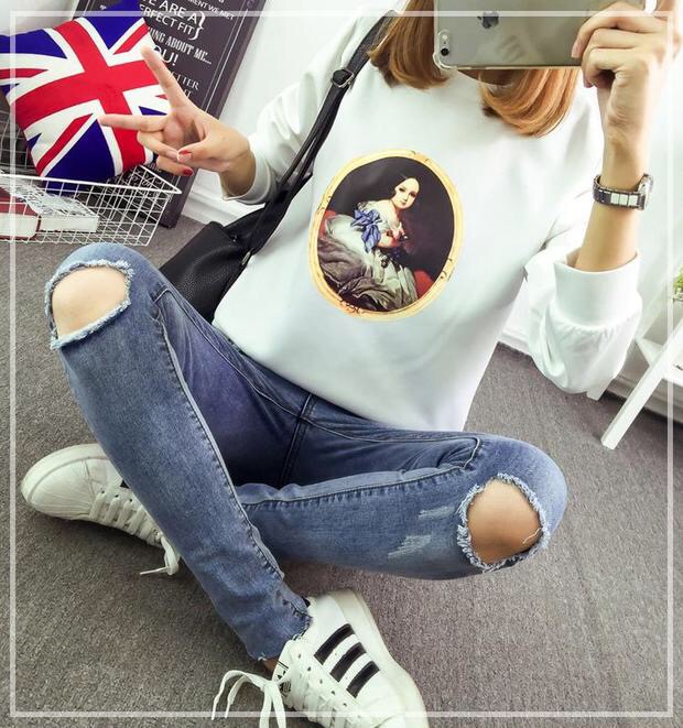 เสื้อวอร์ม เสื้อกันหนาว สีขาว แต่งสกรีนลาย แนว OLD SCHOOL สวย เท่ห์ แนวๆ คะ
