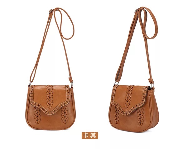 กระเป๋าสะพายข้าง ทรงวินเทจ สีน้ำตาล แต่งลายฉลุ ลายถัก สวยเก๋ แนวมากคะ Size :กว้าง20/สูง18/หนา9cm