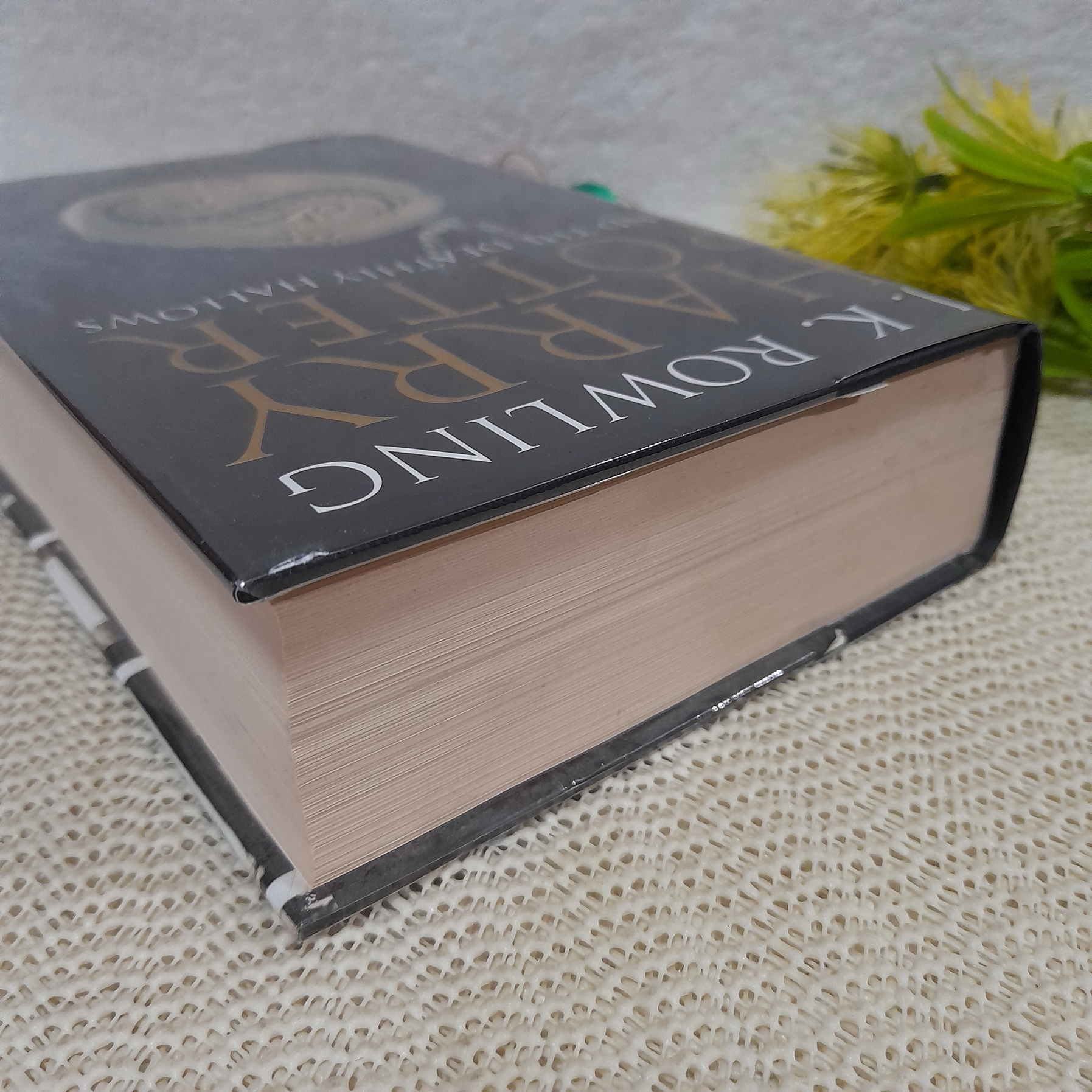 HARRY POTTER AND THE DEATHLY HALLOWS / J.K. ROWLING