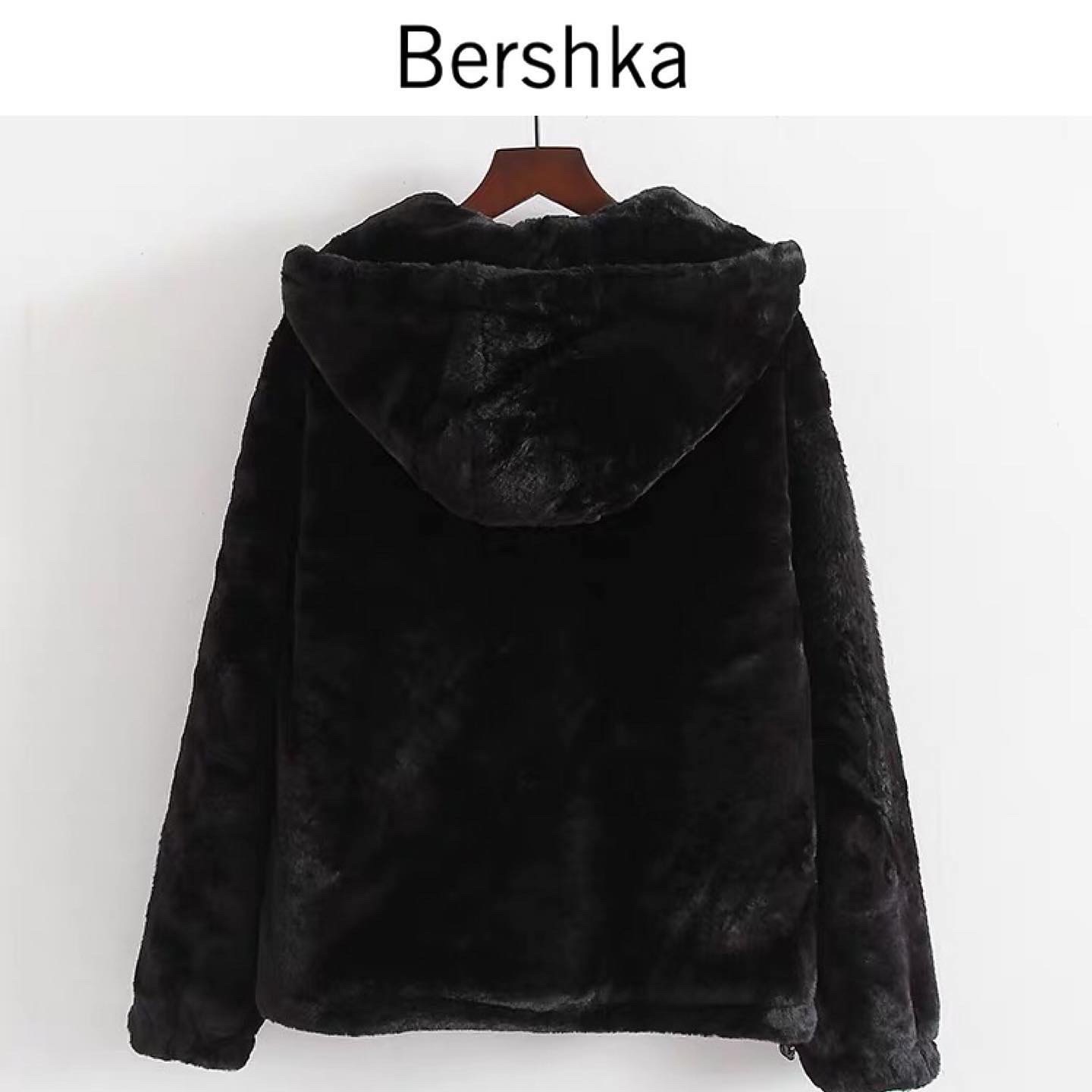 Bershka เสื้อเฟอร์กันหนาว หมวกฮู้ด เสื้อขน สีดำ แบรนด์ BERSHKA เนื้อนิ่ม นุ่มมากคะ สำเนา สำเนา สำเนา ดำ