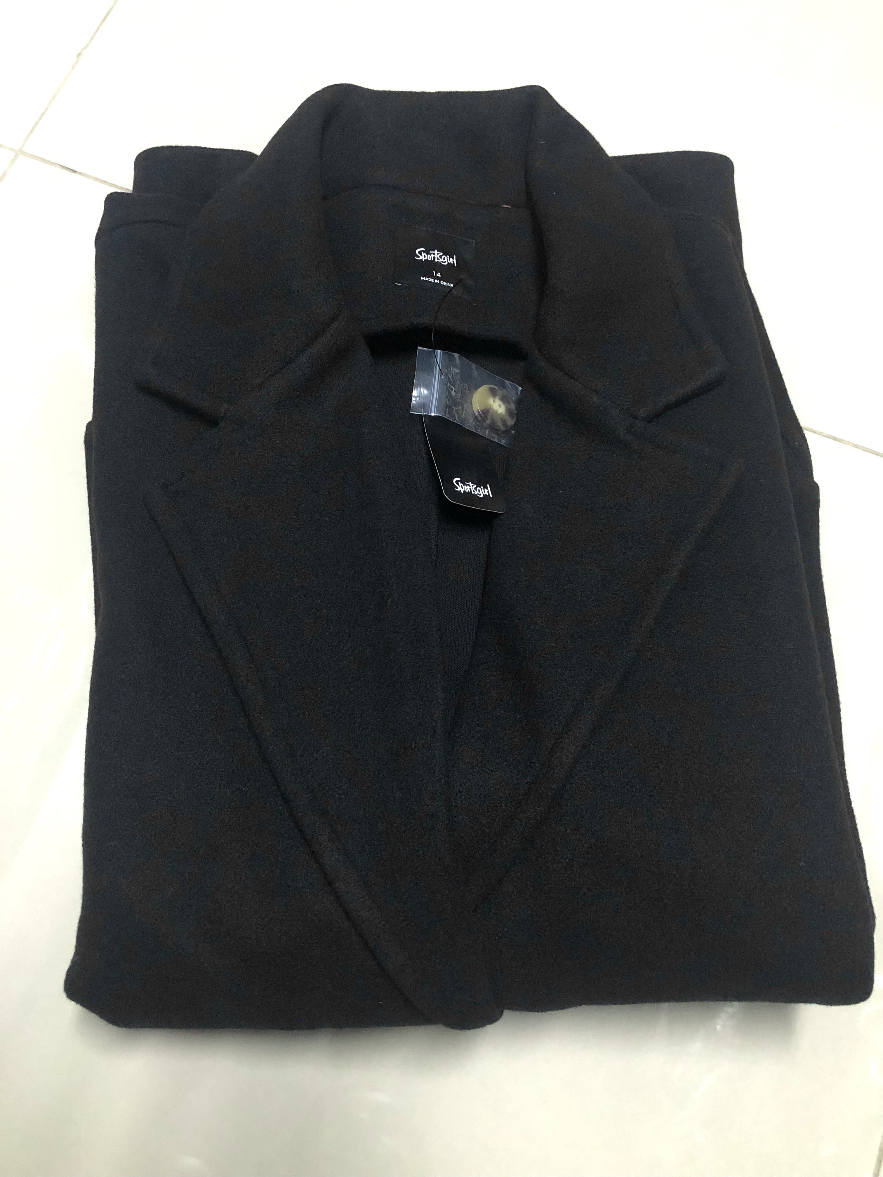 เสื้อโค้ดกันหนาว เสื้อกันหนาว overcoat โค้ทวูล สักหลาด ผสมวูล สีดำ แต่งคอปก กระดุมสองแถว แบรนด์ATCHING สำเนา สำเนา สำเนา สำเนา สำเนา ดำ