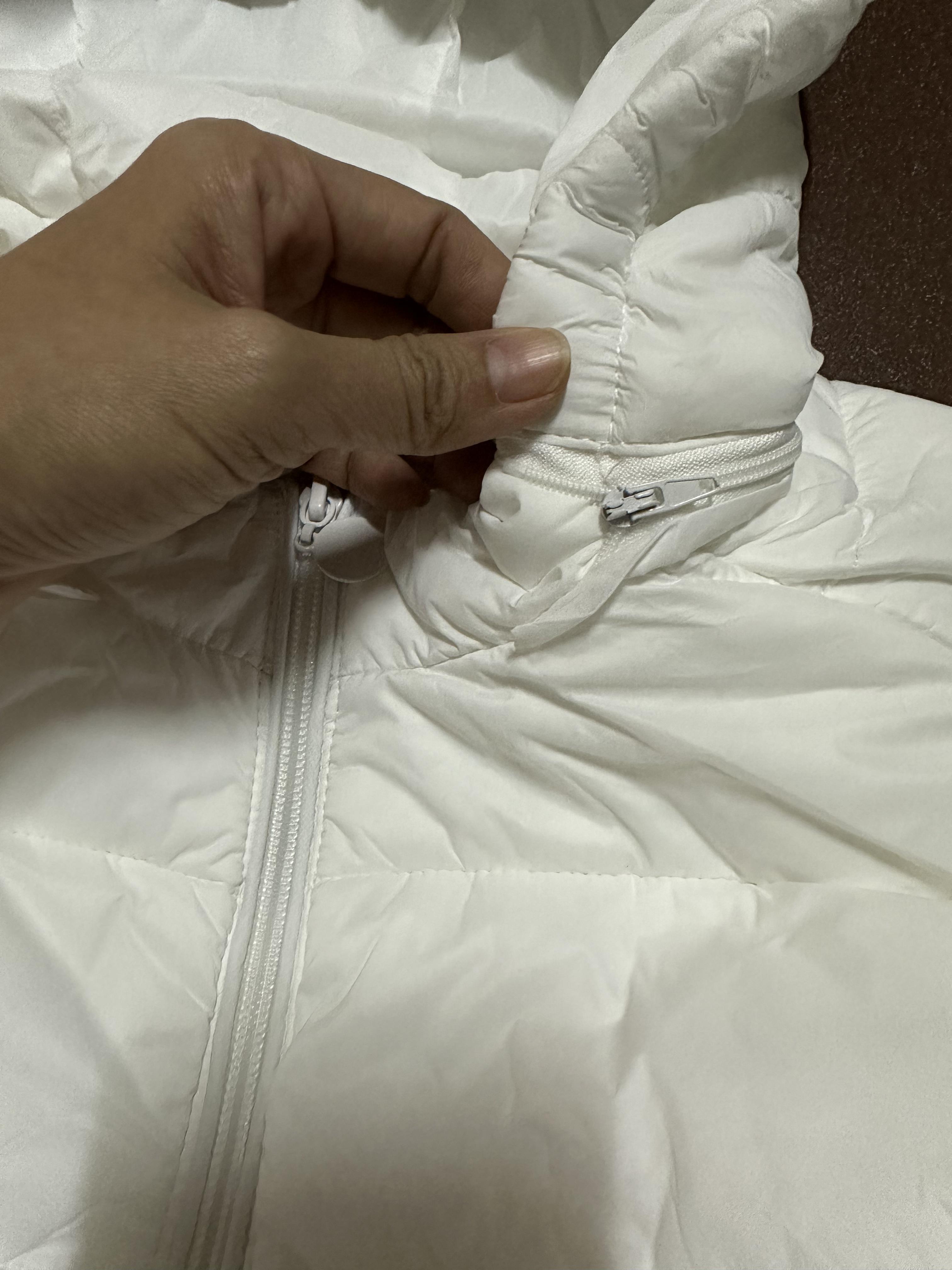 เสื้อกันหนาว บุนวมอุ่น แต่งเฟอร์ ฮู้ด สีขาวครีม LH สำเนา นู้ด