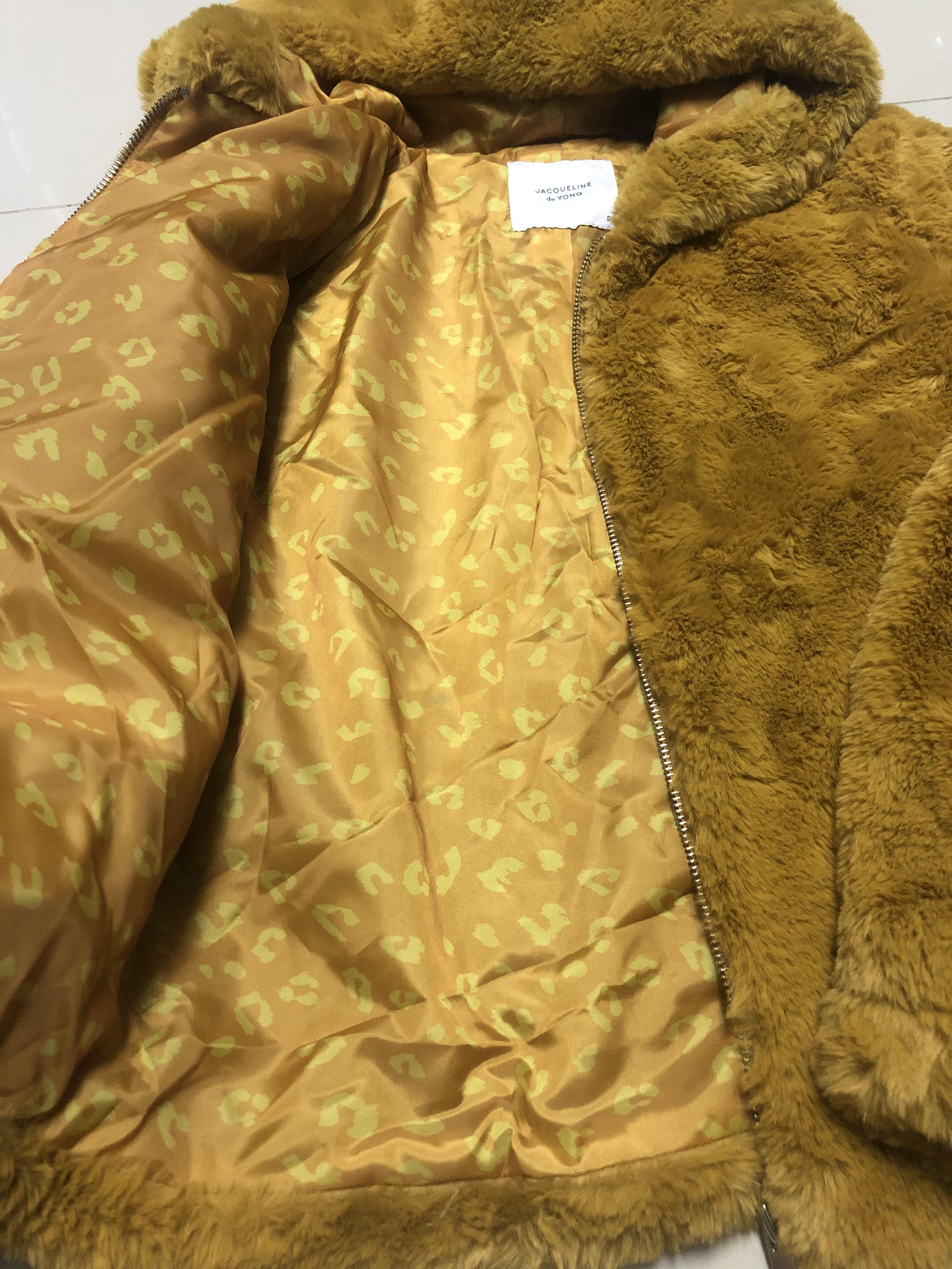 Jacqueline เสื้อเฟอร์กันหนาว หมวกฮู้ด เสื้อขน Fluffy coat แบรนด์ jacqueline เหลืองขมิ้น