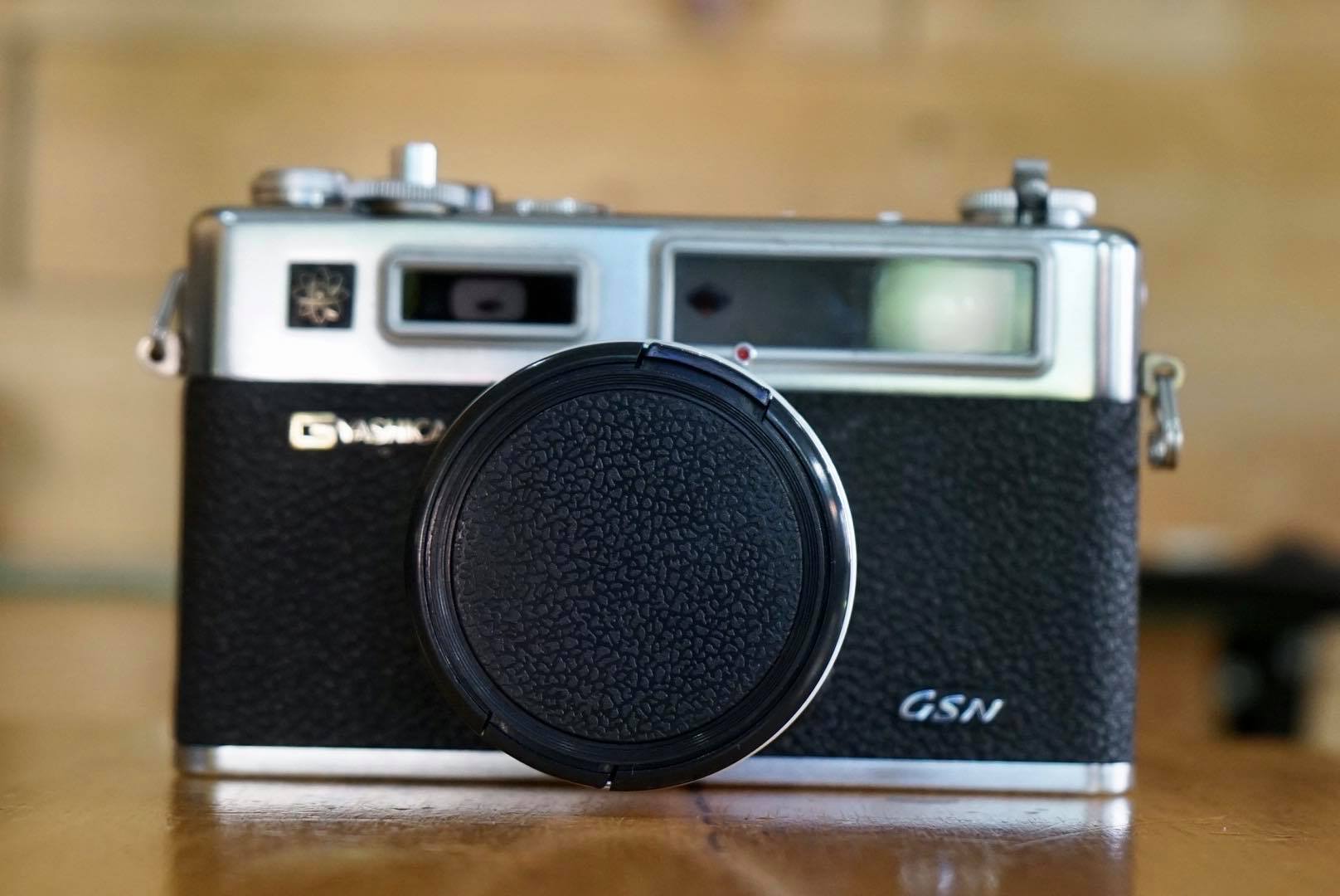 YASHICA ELECTRO 35 GSN COLOR YASHINON DX 45MM. F1.7