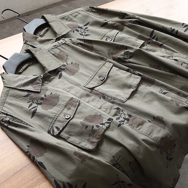 H&m เสื้อทหาร เสื้อเขียวทหาร ลายดอก เสื้อนอกแนวทหาร H&M (ตัดป้าย) แพทเทินสวย เท่ห์มาก คะ Size M สำเนา สำเนา เขียว