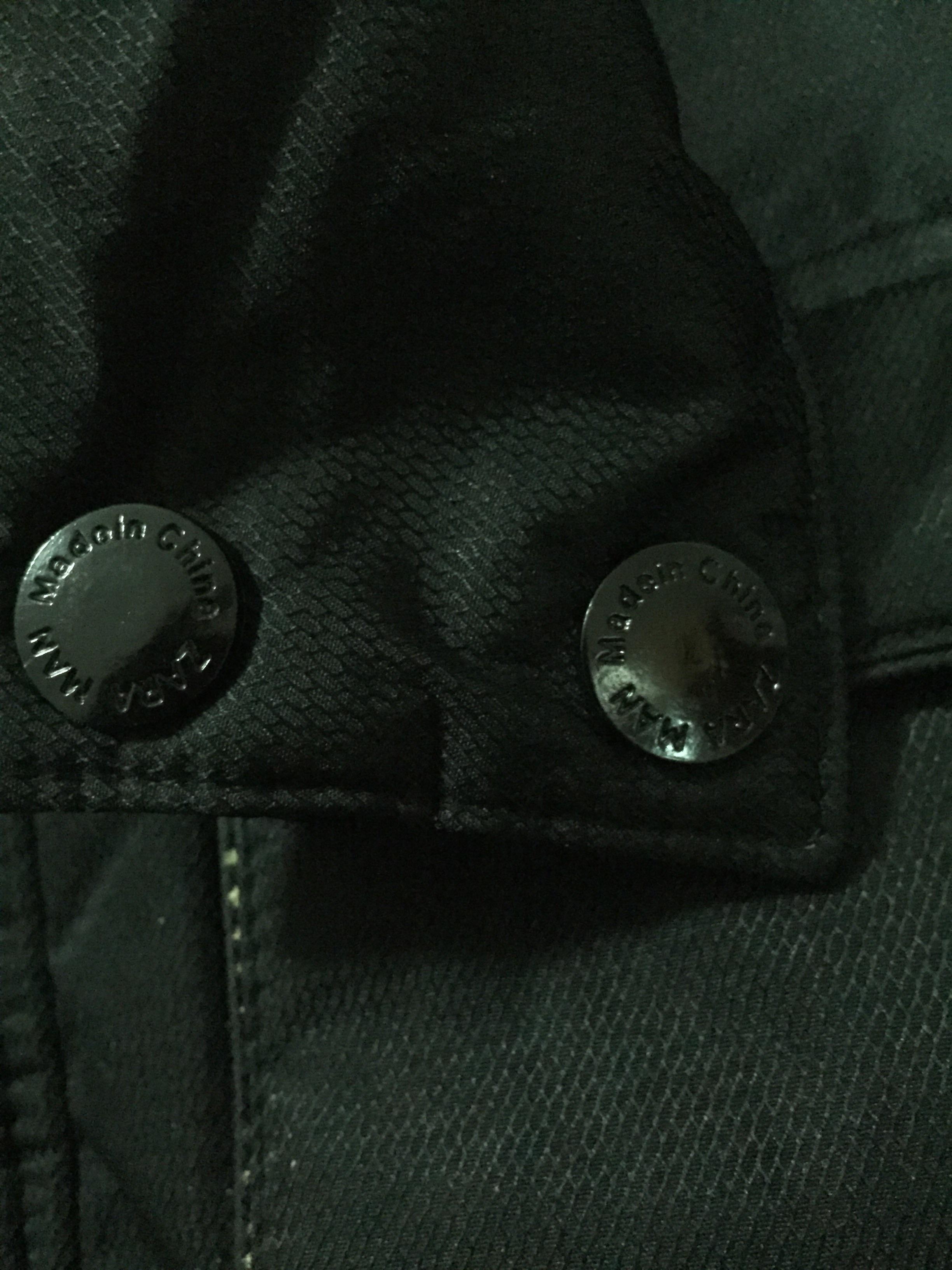 เสื้อกันหนาว เสื้อหนาวผู้ชาย แต่งหมวกฮูท แบรนด์เนม ZARA MAN แท้ แต่งบุนวมอุ่น งานหรู สวยเทพมากคะ ปั๊มกระดุมและหัวซิปทุกจุด (หมวกฮูทถอดใส่ได้คะ) size M
