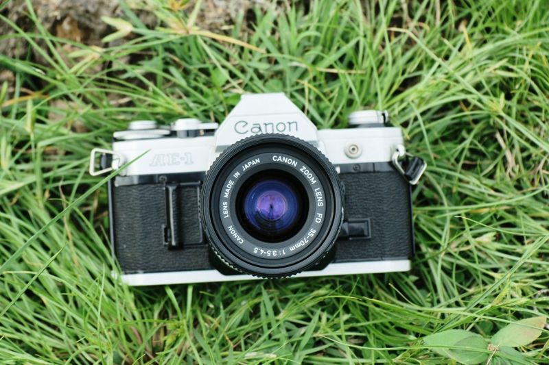CANON AE-1 CANON ZOOM LENS FD 35-70MM.F3.5-4.5 MACRO