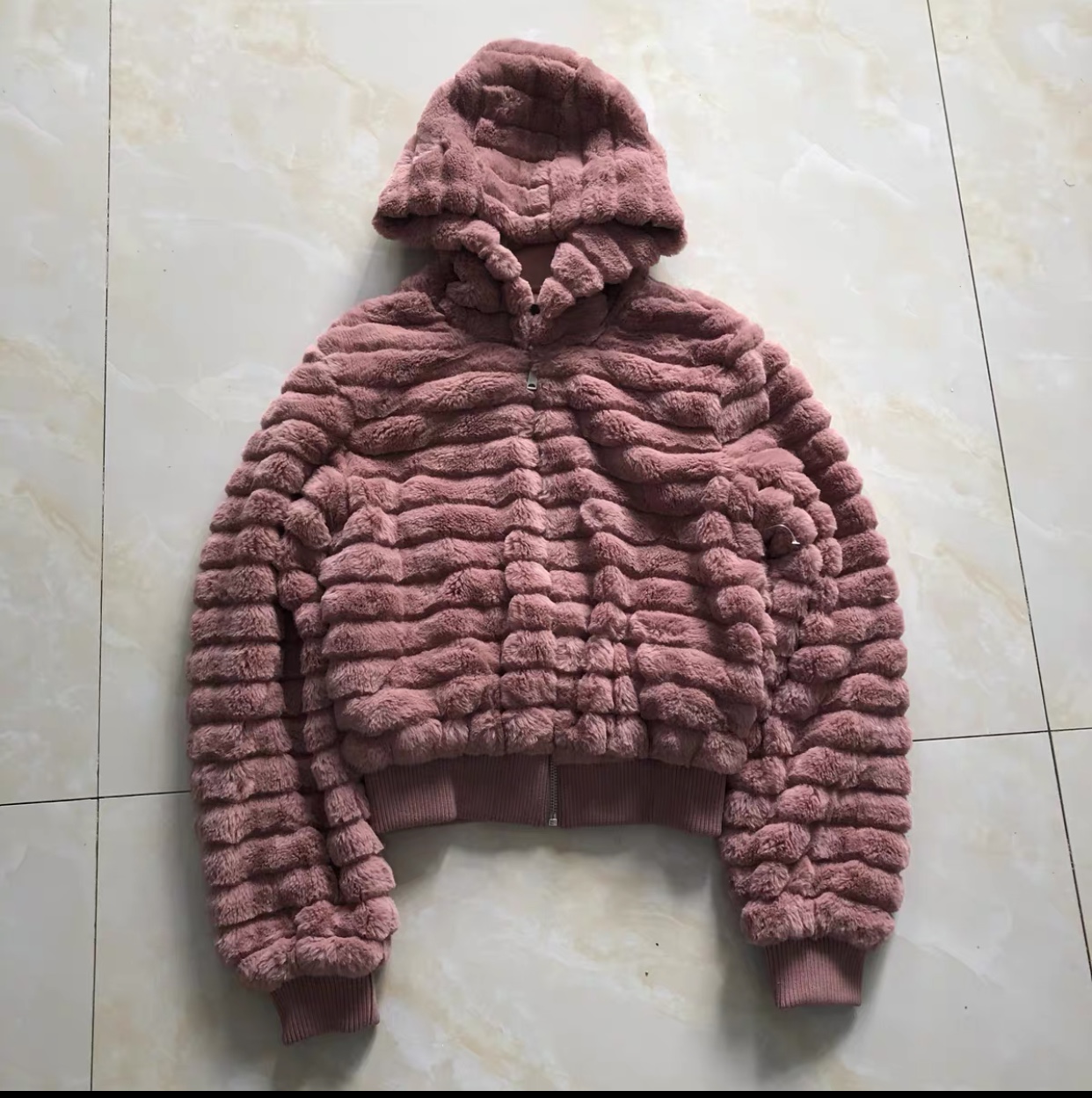 เสื้อเฟอร์กันหนาว หมวกฮู้ด เสื้อขน (FLUFFY COAT) แบรนด์ LOVE TREE