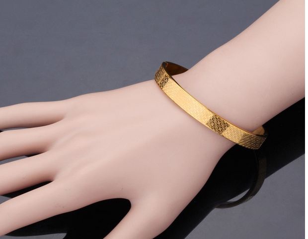 กำไลข้อมือ ผู้หญิง กำไลข้อมือ 316L Stainless Steel แกะลายดอกไม้ สุดหรู สีทอง และ สีเงิน กำไล แฟชั่น ของขวัญให้แฟน ดูดี มีระดับ 498257