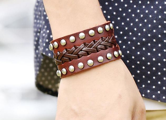 สร้อยข้อมือ กำไลข้อมือ หนังแท้ เส้นใหญ่ สไตล์ ร็อค พั้งค์ ผู้หญิง ผู้ชาย ใส่ได้ ดีไซน์ หนังถัก ซ้อน ตรงกลาง ติดหมุด เท่ ๆ กำไลหนัง แนว ๆ 924727
