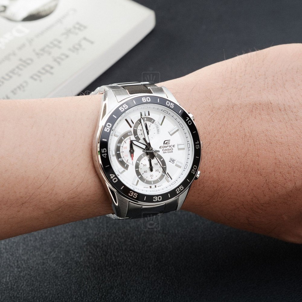 CASIO EDIFICE นาฬิกาข้อมือ นาฬิกากันน้ำ นาฬิกาของแท้ ประกันศูนย์ CMG 1 ปี รุ่น EFV-550D-7A นาฬิกาสีเงิน