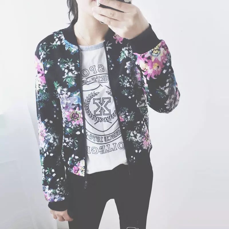 เสื้อคลุม เสื้อแจ็คเก็ต ผ้าวอร์ม พื้นดำ ลายดอกสีสันสวยสดใส แต่งแขนเอวจั๊ม เนื้อผ้าหนานุ่มเริ่ดคะ ติดแบรนด์ TSZC