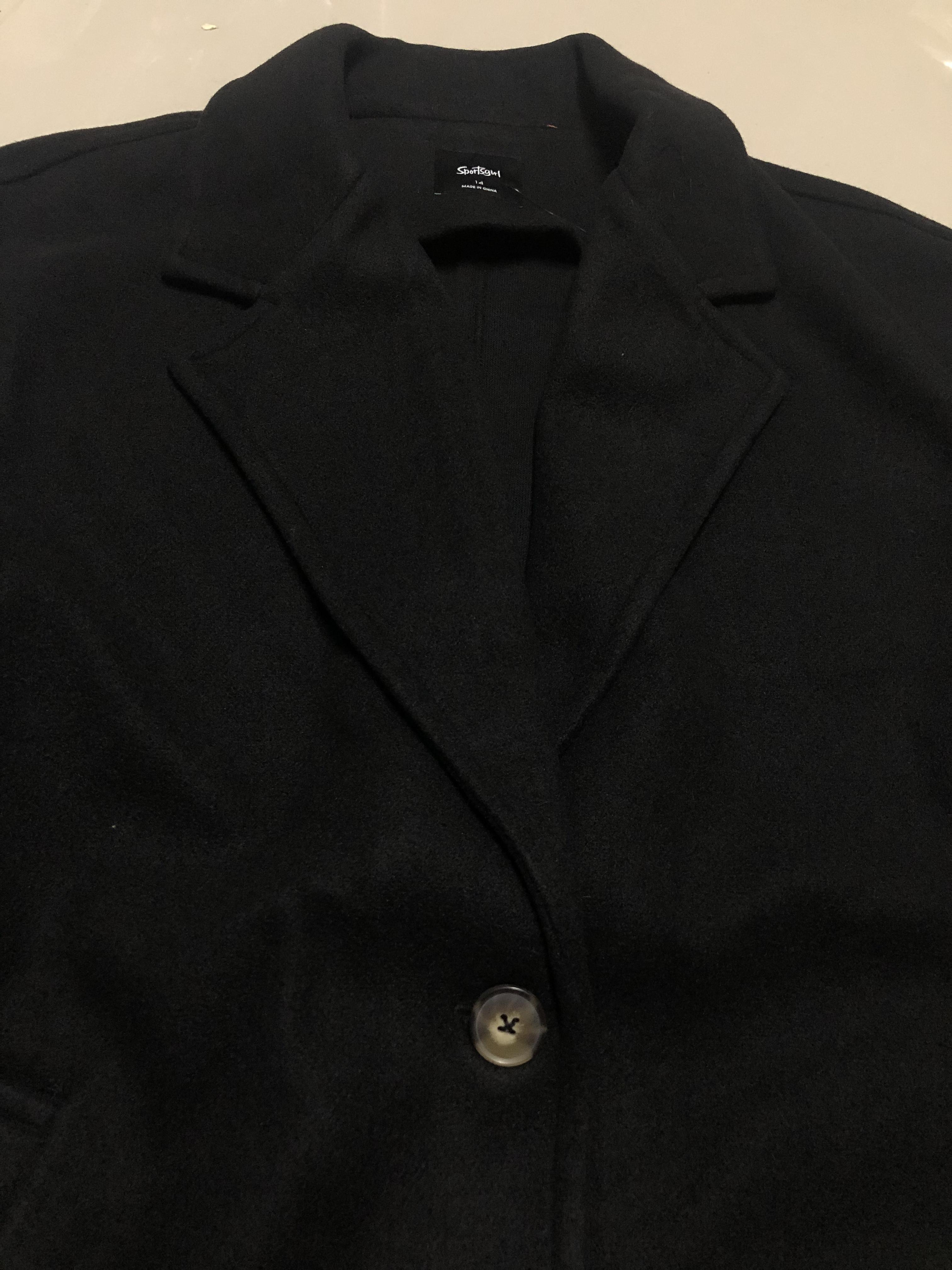 เสื้อโค้ดกันหนาว เสื้อกันหนาว overcoat โค้ทวูล สักหลาด ผสมวูล สีดำ แต่งคอปก กระดุมสองแถว แบรนด์ATCHING สำเนา สำเนา สำเนา สำเนา สำเนา ดำ