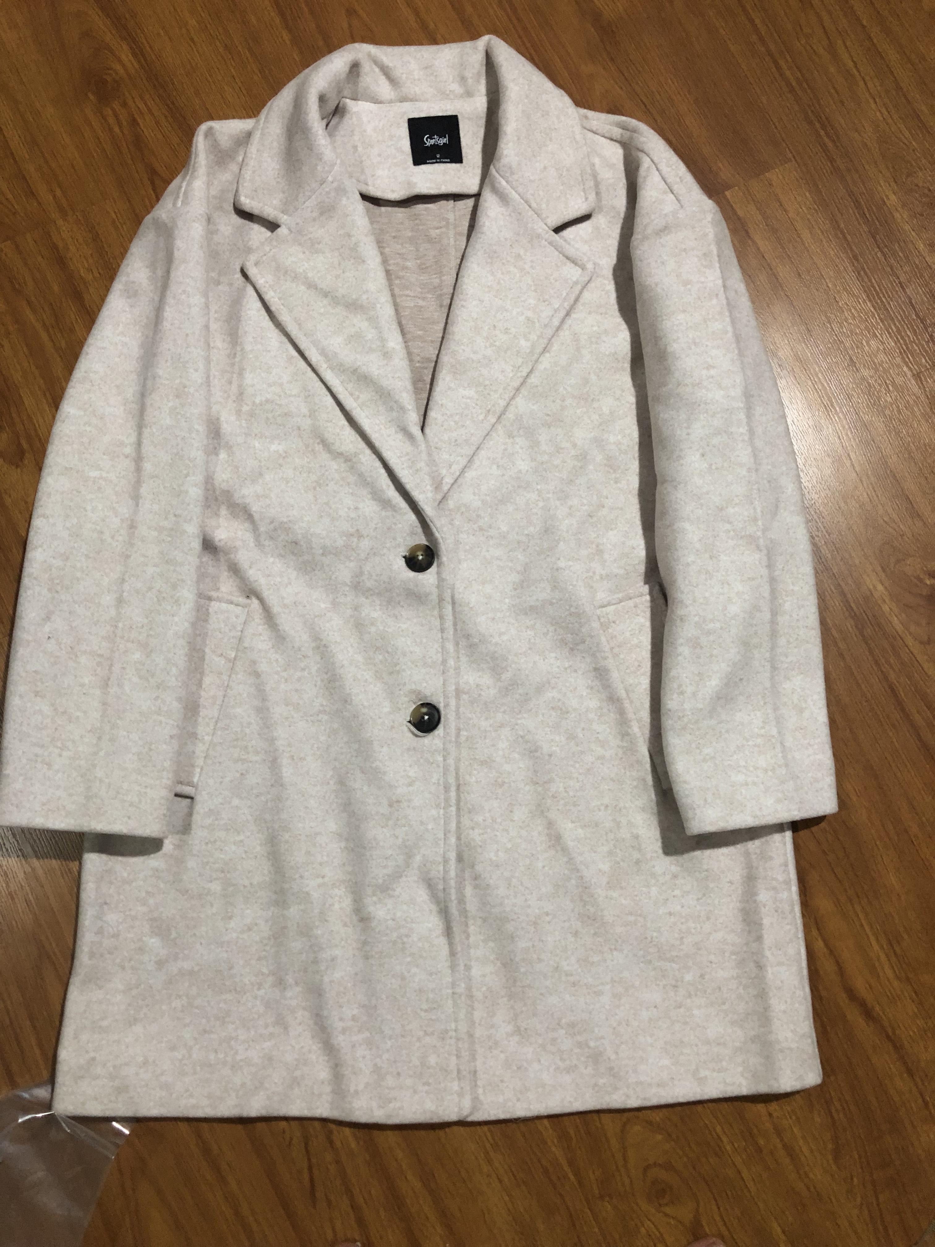 เสื้อโค้ดกันหนาว เสื้อกันหนาว overcoat โค้ทวูล สักหลาด ผสมวูล สีดำ แต่งคอปก กระดุมสองแถว แบรนด์ATCHING สำเนา สำเนา สำเนา สำเนา สำเนา ดำ