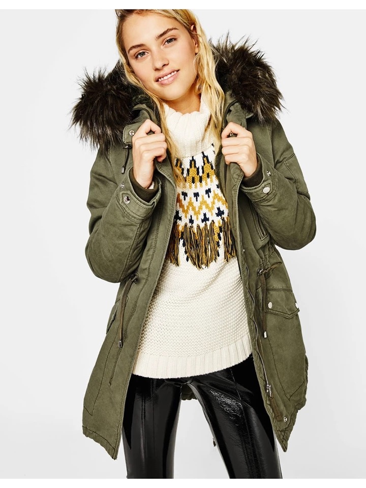 เสื้อโค้ทฮูท BERSHKAกันหนาว Parka สีเขียวแต่งขนเฟอร์ ซับขนอุ่นด้านใน (เฟอร์ & ขนอุ่นด้านใน ถอดได้คะ) งานสวย บุนวมอุ่น ใส่ติดลบได้เลยคะ Size XS/S/M/ L/XL/XXL เขียว