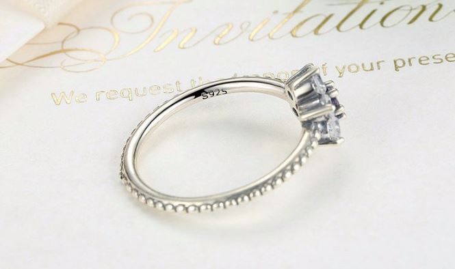 แหวนเงินแท้ 925 Sterling แหวนผู้หญิง ดีไซน์ ดอกไม้ ฝังเพชร ใช้ คริสตรัลแท้ สีม่วง อเมทิสต์ เป็นเกสร แหวนหมั้น แหวนแต่งงาน แหวนใส่ออกงาน สุดหรู 571571