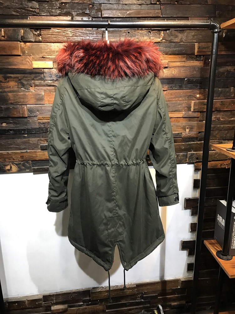 BERSHKA เสื้อโค้ท โค้ทฮูท กันหนาว เสื้อparka ฮูท กันหนาวสีเขียว แบรนด์เนมBERSHKA แต่งเฟอร์ สีน้ำเงิน ซับขนอุ่นน้ำเงิน งานสวย มากคะ Size S/M/L/2L/3L สำเนา สำเนา เขียวเฟอร์น้ำเงิน