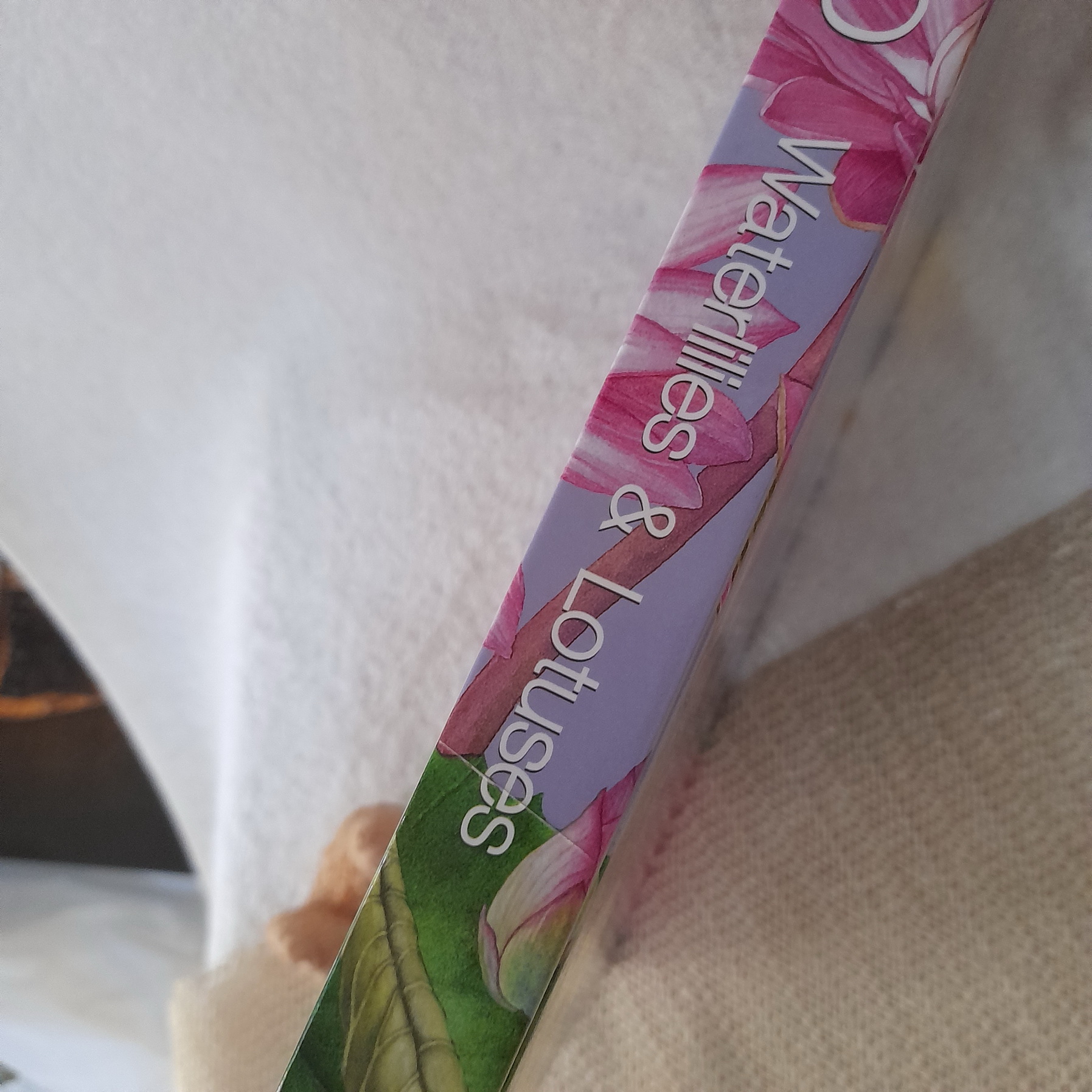 บัว Waterlilies & Lotus (ปกแข็ง) / วีระประวัติ ตรีสุวรรณ - ภวพล ศุภนันทนานนท์