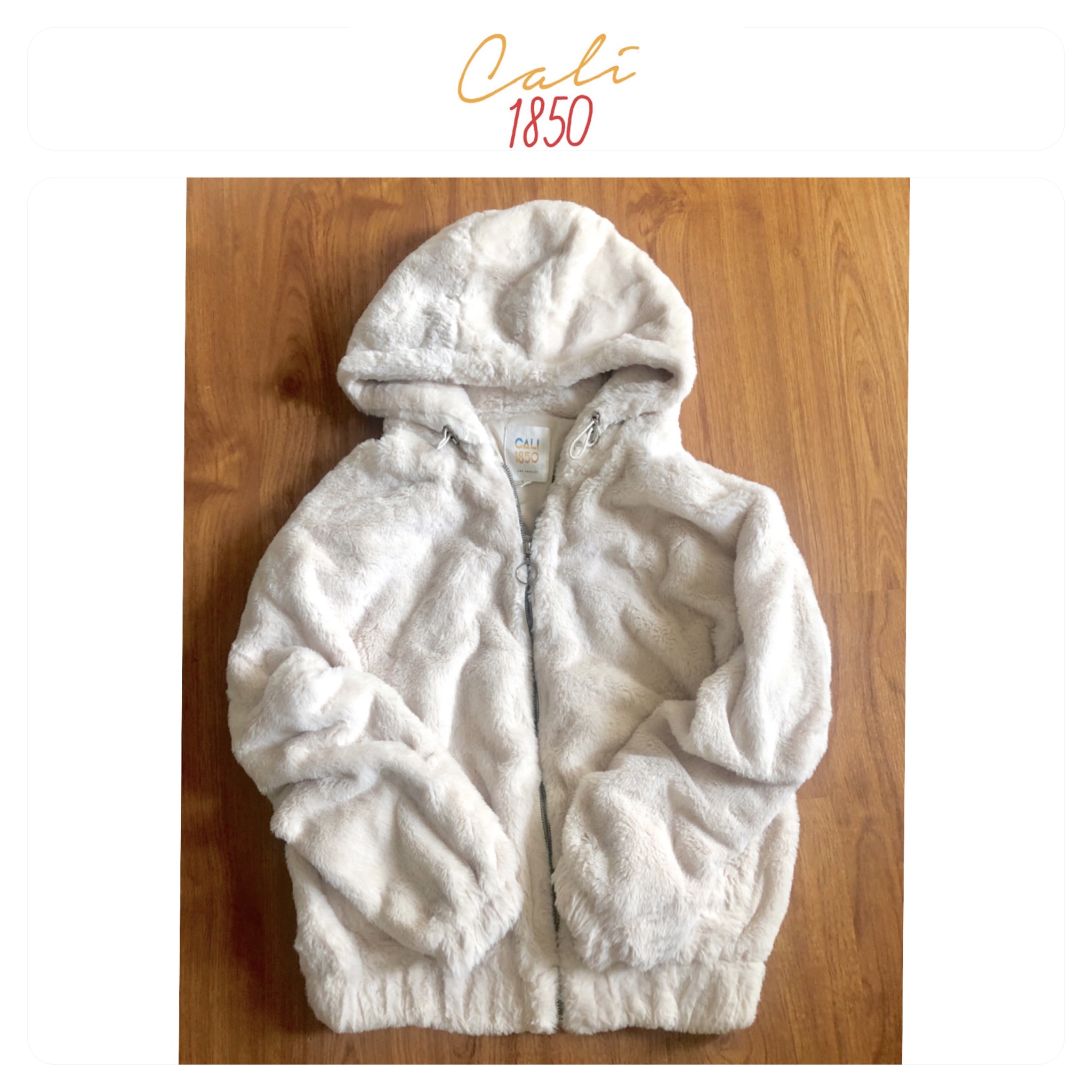 Cali 1985 เสื้อเฟอร์กันหนาว หมวกฮู้ด เสื้อขน (FLUFFY COAT) สีครีม แบรนด์ CALI 1985 Los Angeles ขาว