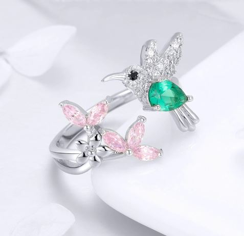 แหวนผู้หญิง แหวนเงินแท้ 925 ฝังเพชร CZ AAA แหวนเพชร ลายนก Hummingbird อัญมณี สีเขียว มรกต แหวนหมั้น 513814