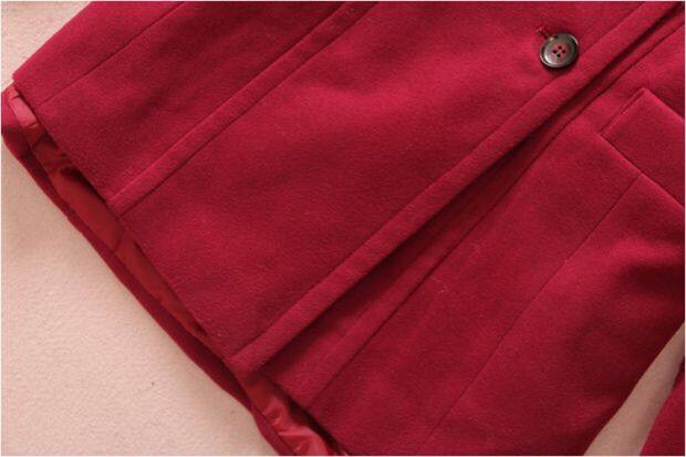 เสื้อคลุม เสื้อกันหนาว แต่งคอปกเก๋ๆ เนื้อผ้าสักหลาดสีแดง แบรนด์ดังASOS จากUK ทรงสวยหรูมากคะ Free Size (M)