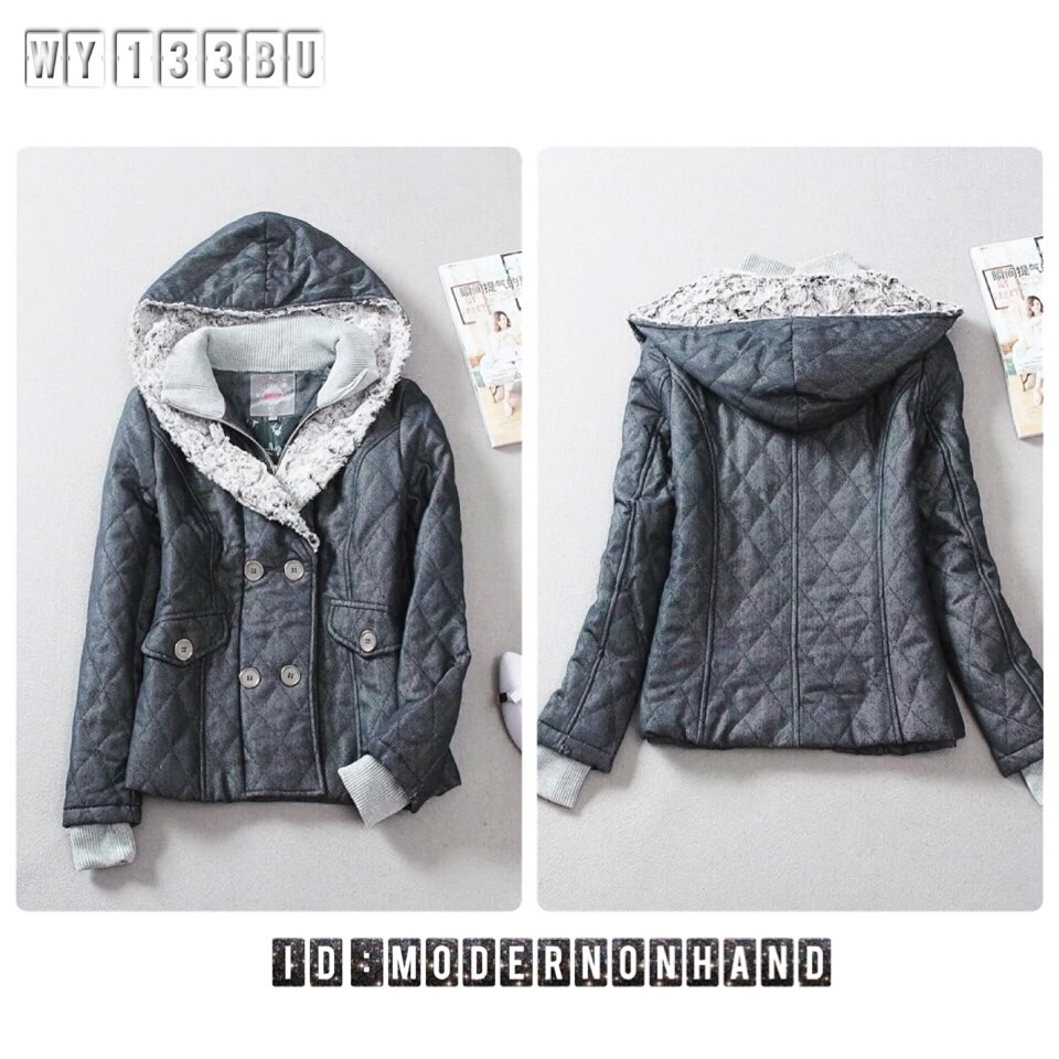 เสื้อกันหนาว ผ้ายีนส์สีเทา แต่งปกคอ ขนสีเทา ติดหมวกฮูท เนื้อผ้าหนา นุ่ม อุ่น เดินด้ายตารางทั้งตัว แต่งกระดุมแถบ แนวเกาหลีๆ Size M/L