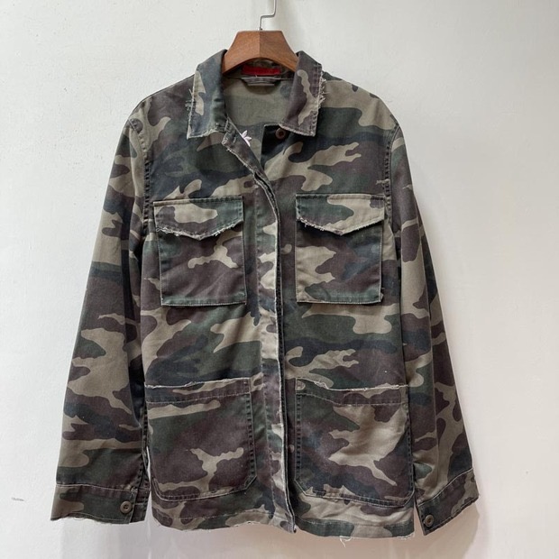 เสื้อนอกทหาร เสื้อแจ็คเก็ต ลายพราง แนวทหาร แต่งลายปัก แพทเทินสวย เท่ห์ มาก แบรนด์ Signature เขียว