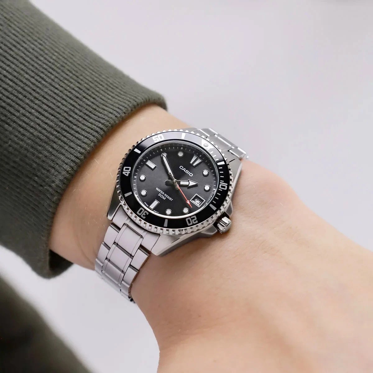 CASIO MID YEAR SALE นาฬิกาคาสิโอ พร้อมส่ง นาฬิกาข้อมือ นาฬิกากันน้ำ นาฬิกาของแท้ BTS ประกันศูนย์ CMG 1 ปี รุ่น MDV-10D-1A1 นาฬิกาสีเงิน