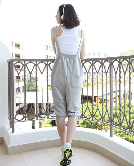 เอี๊ยมกางเกงขา5ส่วน ให้ลุคน่ารักใสๆ สีเทาอ่อน